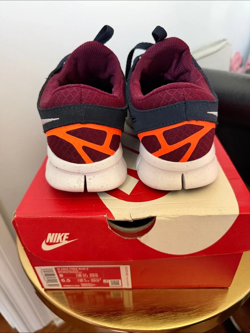 Nike breathable burgundy